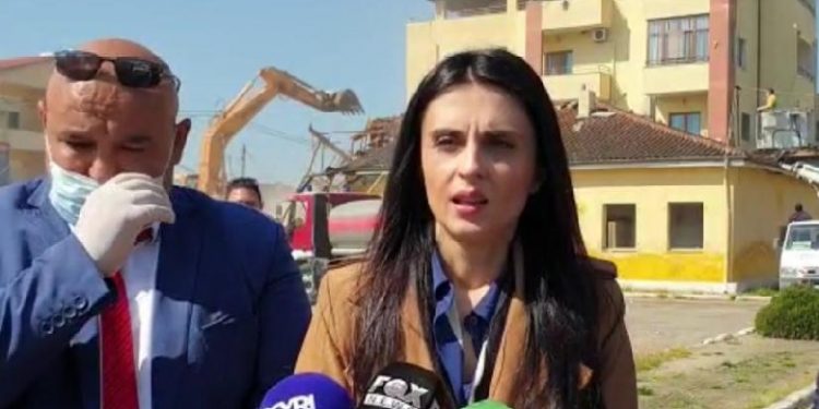 PS HAP FUSHATËN NË DURRËS/ Kandidatja Sako tregon asetin e saj: Puna është e vetmja forcë e imja