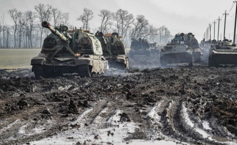 SULMI RUS/ Automjetet ushtarake ruse hyjnë në Ukrainë nga Krimea