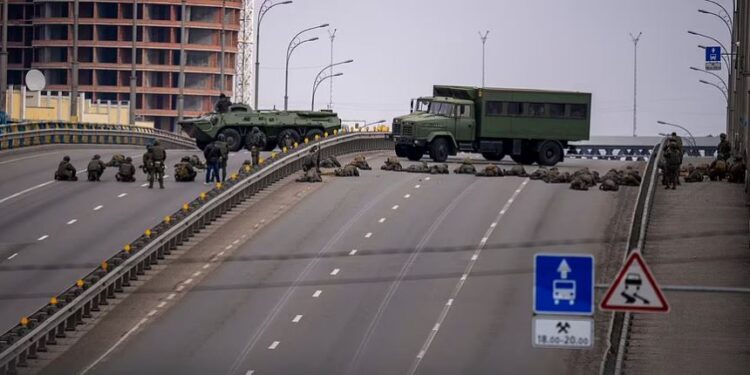 “MBI 1 MIJË USHTARË RUS TË VRARË NË 24 ORË”/ Çfarë thonë palët për viktimat e luftës në Ukrainë