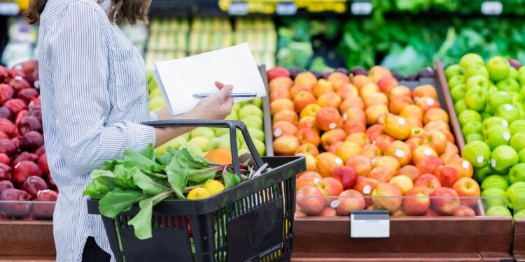 STATISTIKAT/ Rritja e çmimeve: Kryesojnë zarzavatet, frutat, buka dhe mishi