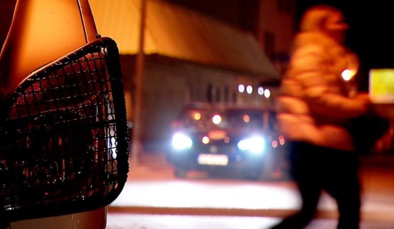LUFTA/ Reportazhi i BBC nga kufiri me Poloninë: Si po bien refugjatët nga Ukraina pre e tregtisë së seksit