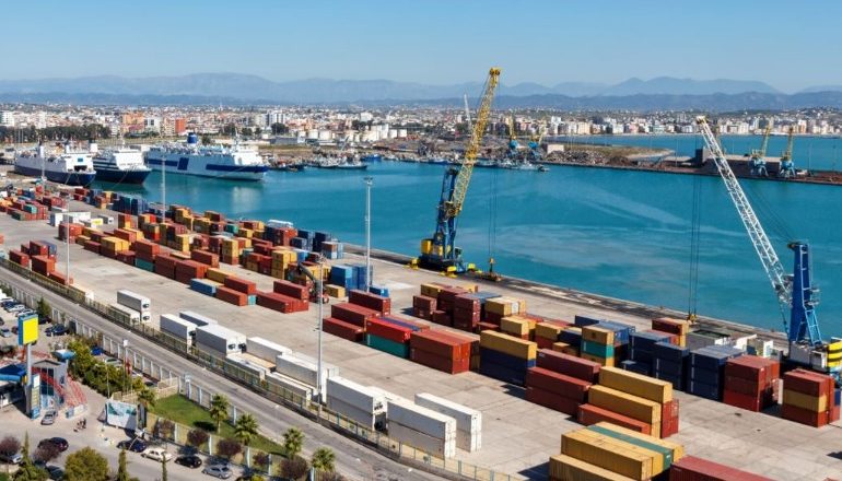 PAS SANKSIONEVE NDAJ RUSISË/ Mbërrin në Durrës anija e ‘fundit’ ruse me 3030 tonë grurë