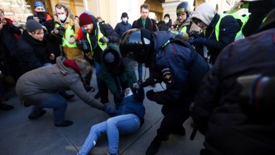 LUFTA NË UKRAINË/ Më shumë se 7600 arrestime në Rusi që nga fillimi i protestave
