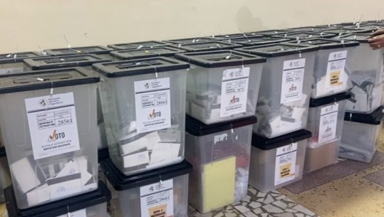 NUMËROHEN 129 KUTI NË LUSHNJE/ Eriselda Sefa e PS drejt fitores, kandidati i Berishës i dyti. Ja sa bie PD e Bashës