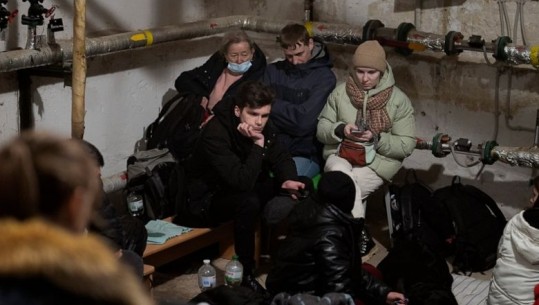 ALARM PËR SULM AJROR NË KIEV/ Njerëzit në panik vrapojnë drejt strehimoreve