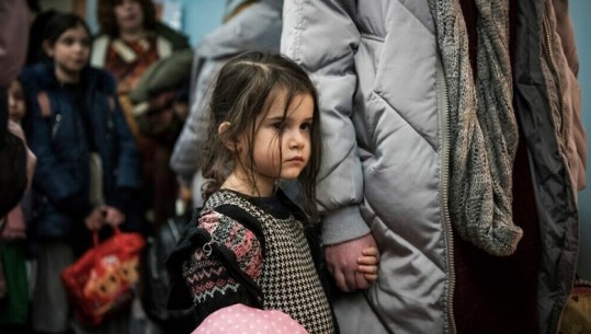NUK KANË TË NDALUR SULMET RUSE/ 71 fëmijë të vrarë dhe 100 të plagosur në 15 ditë luftë në Ukrainë