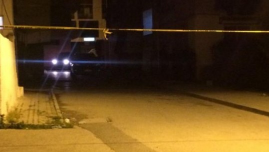 MESAZH KËRCËNUES? 44 vjeçarit në Pogradec i vendosin lëndë plasëse në derë të shtëpisë, zbulohet kush është pronari