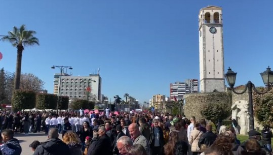 PLOT NGJYRA, KËNGË E BALLOKUME/ Elbasani kryeqendra e festimeve të Ditës së Verës
