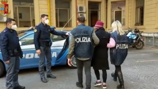 VIDEOLAJM/ Ja momenti i arrestimit të Elsa Lilës, shfaqet me pranga në duar
