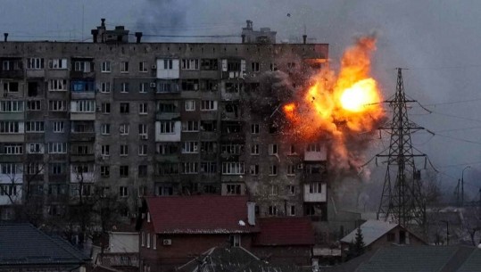 SULMET NË UKRAINË/ Mbetjet e raketës ruse godasin banesat në Kiev, raportohet për një të vdekur dhe tre të plagosur