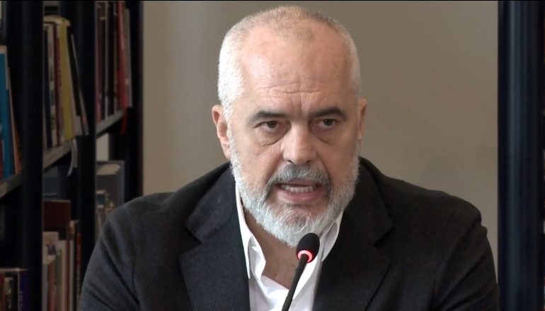 “JEMI NË LUFTË, KOHA PËR TË LARË MËKATET”/ Rama furnizuesve të ushqimeve: Çmimet do të jenë një për të gjithë…