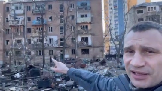 LUFTA/ Klitschko tregon Kievin e shkatërruar: Rusët kanë sulmuar shtëpi, kopshte dhe shkolla
