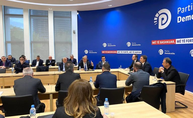 DEBAT NË MBLEDHJEN E PD/ Alibeaj: Ke betejë me Blinken, s’na shërben. Berisha: Jam i dyti në botë që…