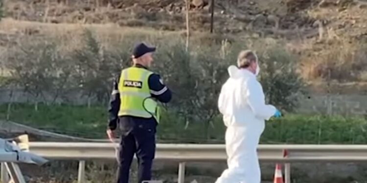 DYSHIMET/ BMW-ja që u qëllua me breshëri në Peqin ishte nisur për të kryer atentat?