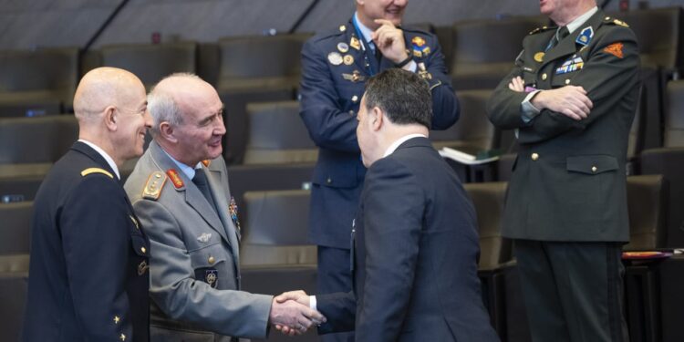 LUFTA/ Zbardhet takimi urgjent i NATO-s për Ukrainën: Shqipëria e gatshme për ndihma humanitare