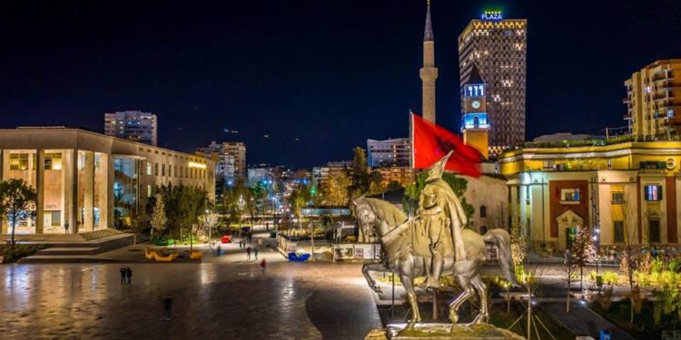 ORA E TOKËS/ “Tirana, Kryeqyteti Evropian i Rinisë 2022″. Surprizat që ju presin në “Sheshin Skënderbej”