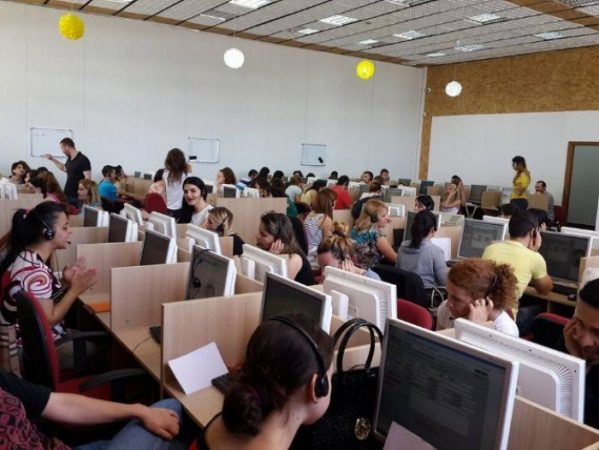 ZBERTHEHET SKEMA E MASHTRIMIT TË CALL CENTER-IT/ dalin në gjykatë të arrestuarit: Burg 11 prej të ndaluarve dhe…