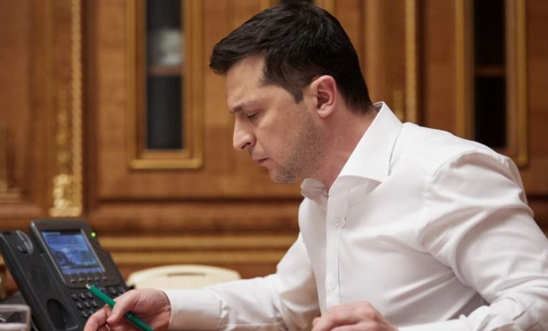 LUFTA NË UKRAINË/ Telefoni “sekret” që Amerika i dha Zelensky para pushtimit rus