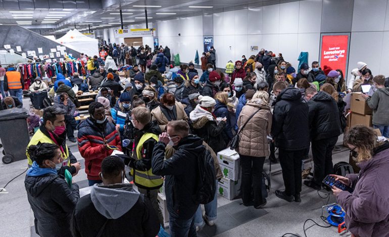 FRIKË NGA SULMET RUSE/ Më shumë se 1.2 milionë ukrainas janë larguar nga vendi