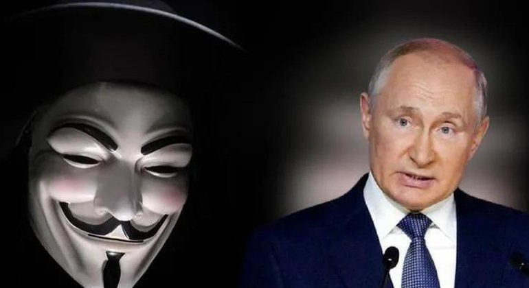 LUFTA NË UKRAINË/ Grupi i hakerave “Anonymous” mesazh rusëve: Hiqni Putinin, e vetmja mënyrë…