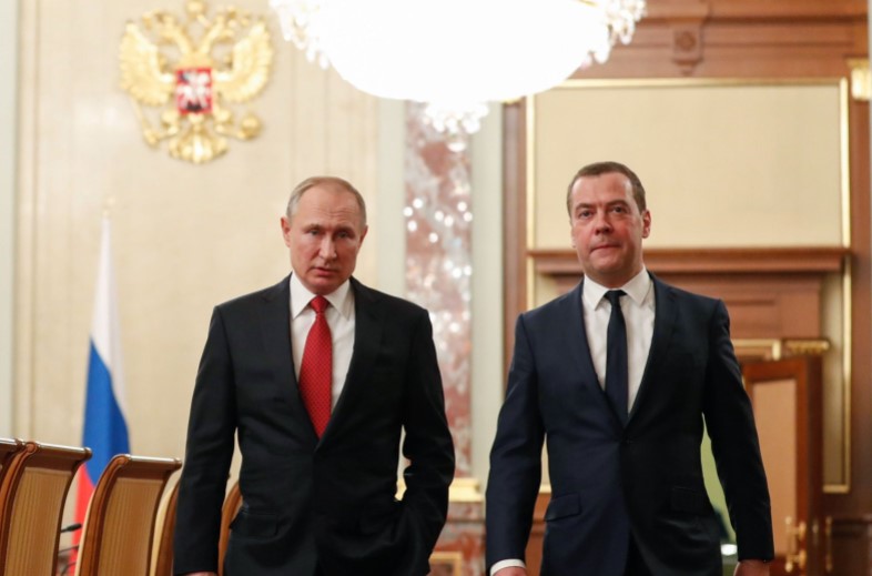 SANKSIONET/ 350 oligarkë të tjerë rusë në 'listën e zezë" të Britanisë, mes tyre edhe ish-kryeministri i Rusisë