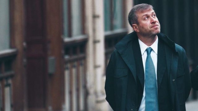 PROFILI/ Nga jetim në oligark miliarder të sanksionuar! Kush është Roman Abramovich?