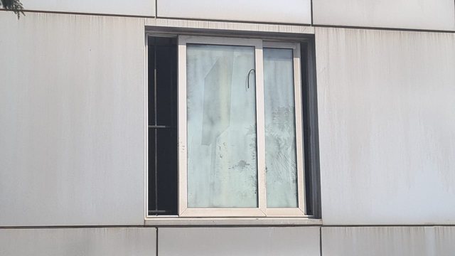 DETAJET E REJA/ Zbriti mes zjarrit për të shpëtuar të ndaluarit, historia e policit në Kamëz që u arrestua edhe pse…