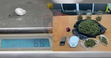 DROGË DHE PESHORE ELEKTRONIKE NË BANESË/ Arrestohet 31 vjeçari në Tiranë