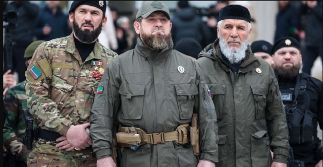 LUFTA/ Lideri mysliman çeçen shkon në Ukrainë dhe kërcënon: Nazistë të Kievit, dorëzohuni ose do ju vrasim