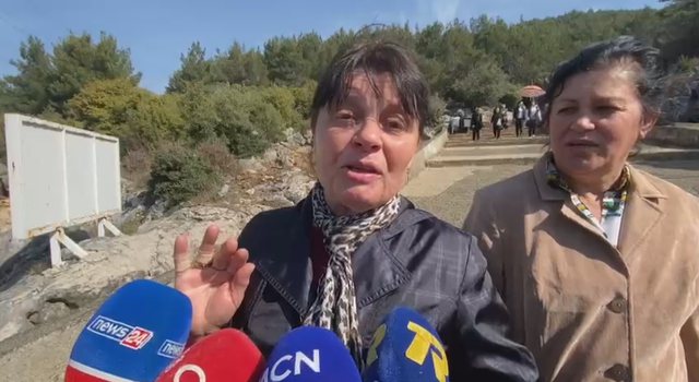 NIS PELIGRINAZHI NË KISHËN E LAÇIT/ Besimtarja shpërthen në lot: Zoti bëftë paqe për Ukrainën që është në luftë
