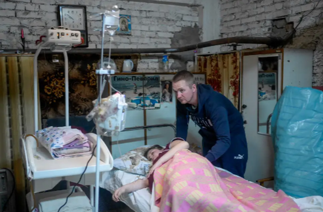 PAMJET EMOCIONUESE/ Kur jeta vazhdon mes luftës, mbi 30 gra lindën në bodrumet e spitaleve kur jashtë shpërthenin bombat