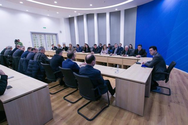 GJYKATA NJOHU KUVENDIN E BERISHËS/ Ja kush janë të gjithë drejtuesit e PD që konsiderohen të shkarkuar (LISTA)