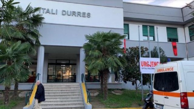 U DËRRGUAN NË URGJENCË NË GJËNDJE TË FIKËTI/ Helmohen disa punonjëse të një ndërmarrjeje në Durrës