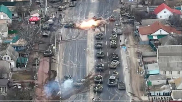 LUFTA E TMERRSHME NË KIEV/ Sulen tanket ruse, por ukrainasit i neutralizojnë me bomba (PAMJET)