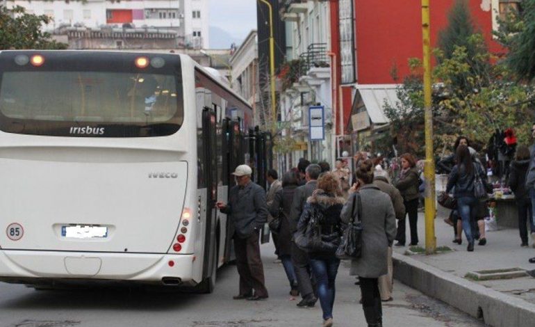 E RËNDË/ Një grua vdes në urban në Tiranë, policia jep DETAJET e para