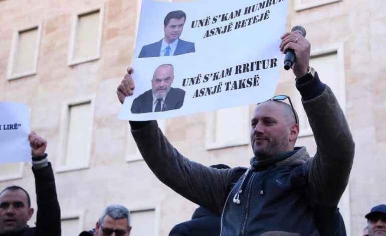 THIRRJE POLITIKANËVE/ Florjan Binaj: Qëndroni larg, protesta ka vetëm ngjyrat kuq e zi