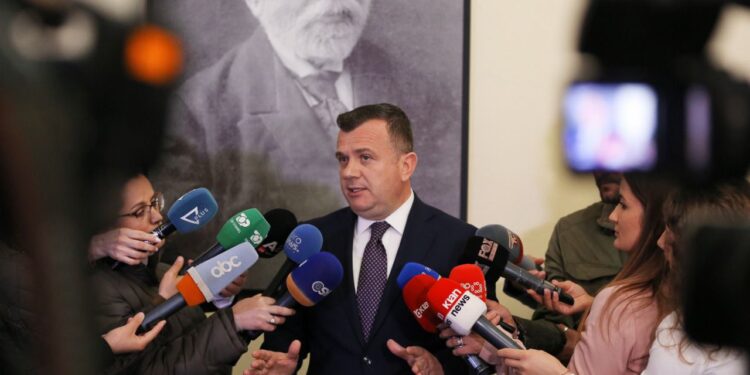 KRIZA/ Balla: Deputetët e PS do të zbresin në terren për të kontrolluar çmimet…