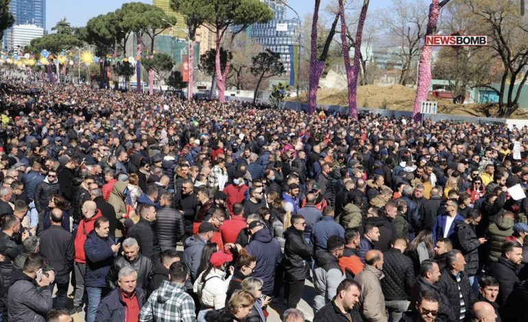 SKENARI/ Protestë kombëtare sot në Tiranë, qytetarët kanë paralajmëruar se do qëndrojnë 24 orë para…