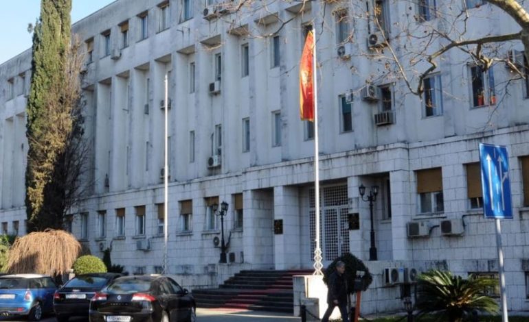 ZGJEDHJET NË SERBI/ Mali i Zi refuzon kërkesën e Beogradit për hapjen e tri qendrave të votimit