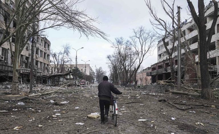 MIJËRA UKRAINAS TË BLLOKUAR NË LUFTË/ Ukraina po përpiqet të hapë korridoret e evakuimit për disa rajone