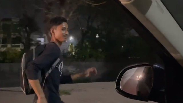VIDEO E TIJ U BË VIRALE/ Arsyeja prekëse pse i riu vraponte 10 km çdo natë nga puna në shtëpi