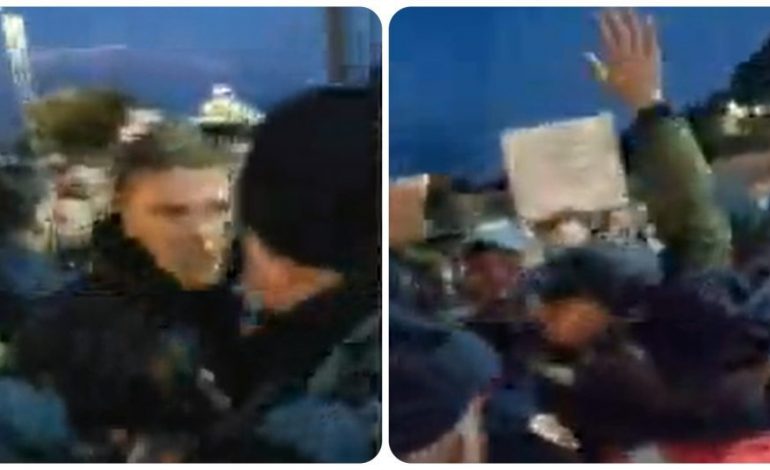“ÇA BËNI ORE?” Plas SHERRI në Berat, grushta e fyerje mes protestuesve dhe Policisë. Shoqërohen…