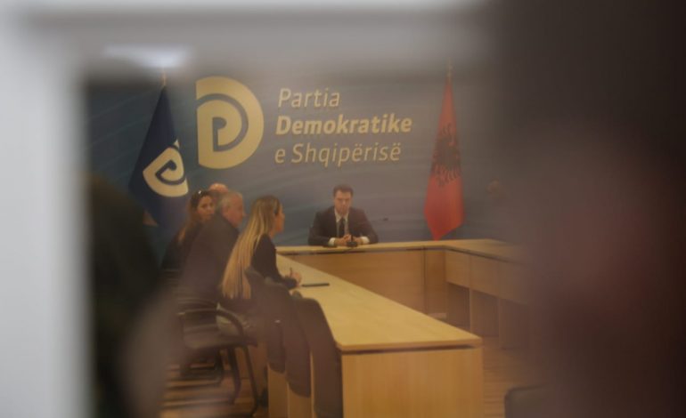 “TË BASHKOHEMI ME DEMOKRATËT…”/ Kush është deputetja që i doli në mbrojtje Bashës