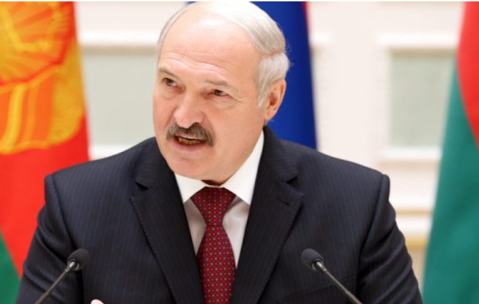 LUFTA/ Lukashenko: Nëse Zelensky nuk nënshkruan marrëveshjen me Putin, do t’i nënshkruaj kapitullimin