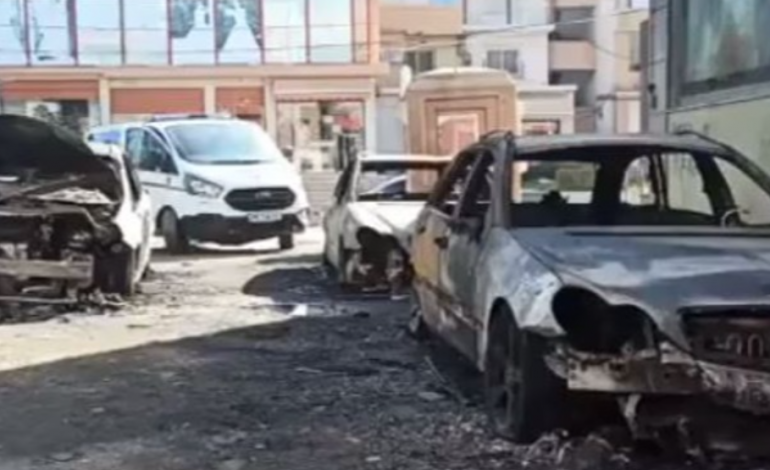 ÇFARË NDODHI? Digjen 6 makina që jepeshin me qira në një servis në Pogradec, DYSHOHET…