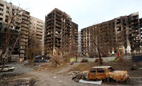 QYTETI I RIKTHYER NË RRËNOJA NGA BOMBARDIMET/ Rusia konfirmon: Nesër hapet korridor humanitar në Mariupoli