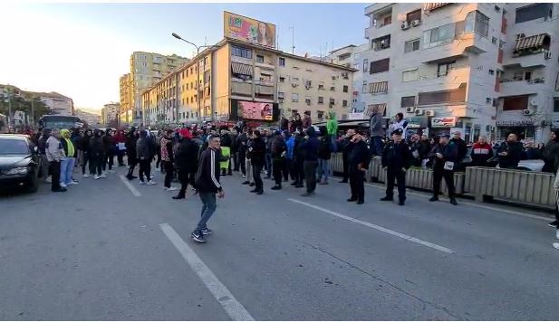 SHQIPËRIA NË PROTESTË/ Kundër rritjes së çmimeve, qytetarët bllokojnë rrugën edhe në Durrës