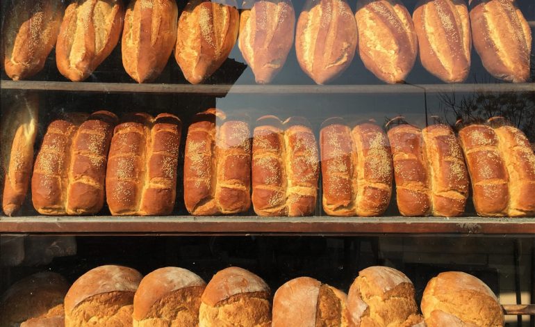 RRITET ME 20% BUKA NË RRETHE/ Arrin 120 lekë, ja çfarë paralajmëron Shoqata e Brumërave