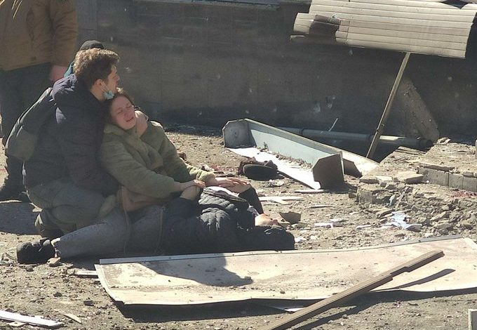 PAMJET E RËNDA/ Sulm me raketa në Donetsk, 20 të vdekur e dhjetëra të plagosur, palët akuzojnë njëra-tjetrën