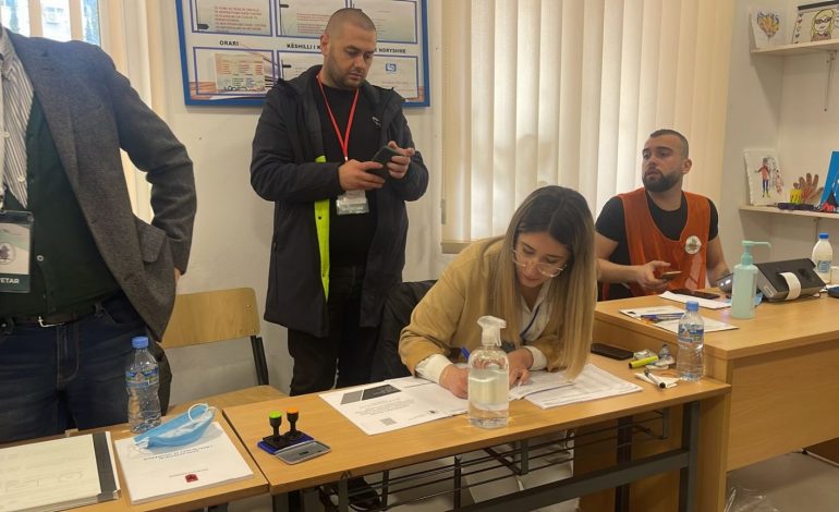 TJETËR INCIDENT NË QV E DURRËSIT/ Do votonte kryetarja e Bashkisë, bllokohet…